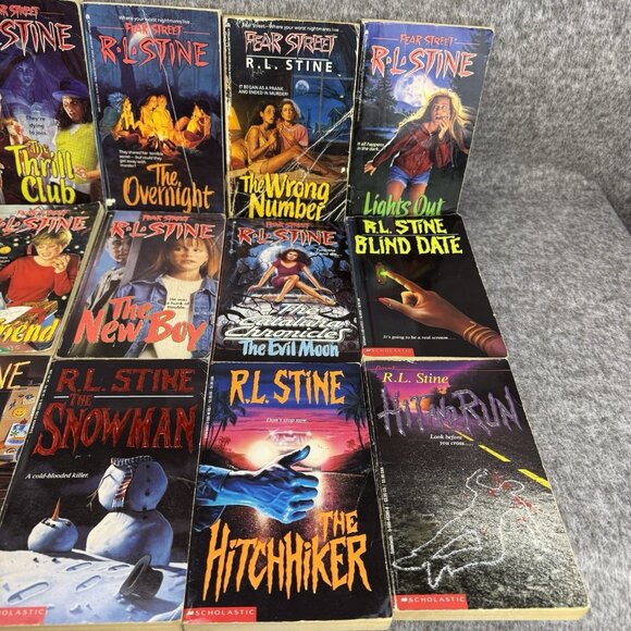 ✅Mixed Lot of 19- 90's VTG R.L. Stine Books Fear Street & Other Horror Halloween - Picture 4 of 16